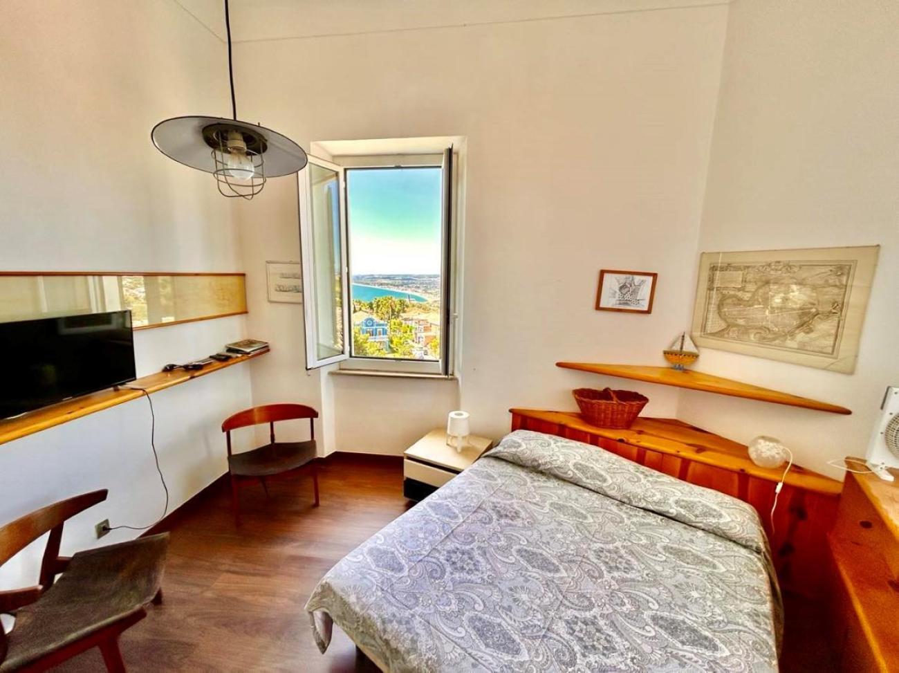 Paulis - Semiattico In Pieno Centro A Sirolo, Con Meravigliosa Vista Mare Apartman Kültér fotó
